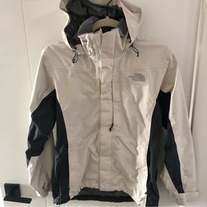 The North Face Women’s hooded Hyvent waterproof jacket Small